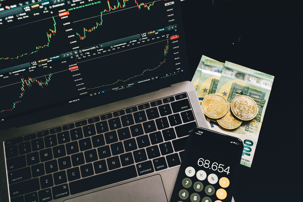 Wo kaufe ich meine Aktien & ETFs?<br>Brokervergleich für Anfänger:innen